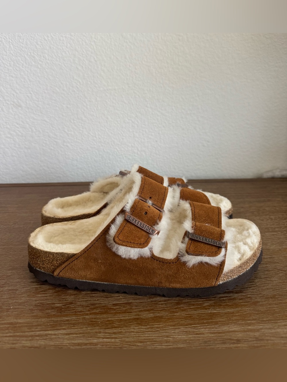 Womenโs Birkenstock Arizona Shearling Sandals